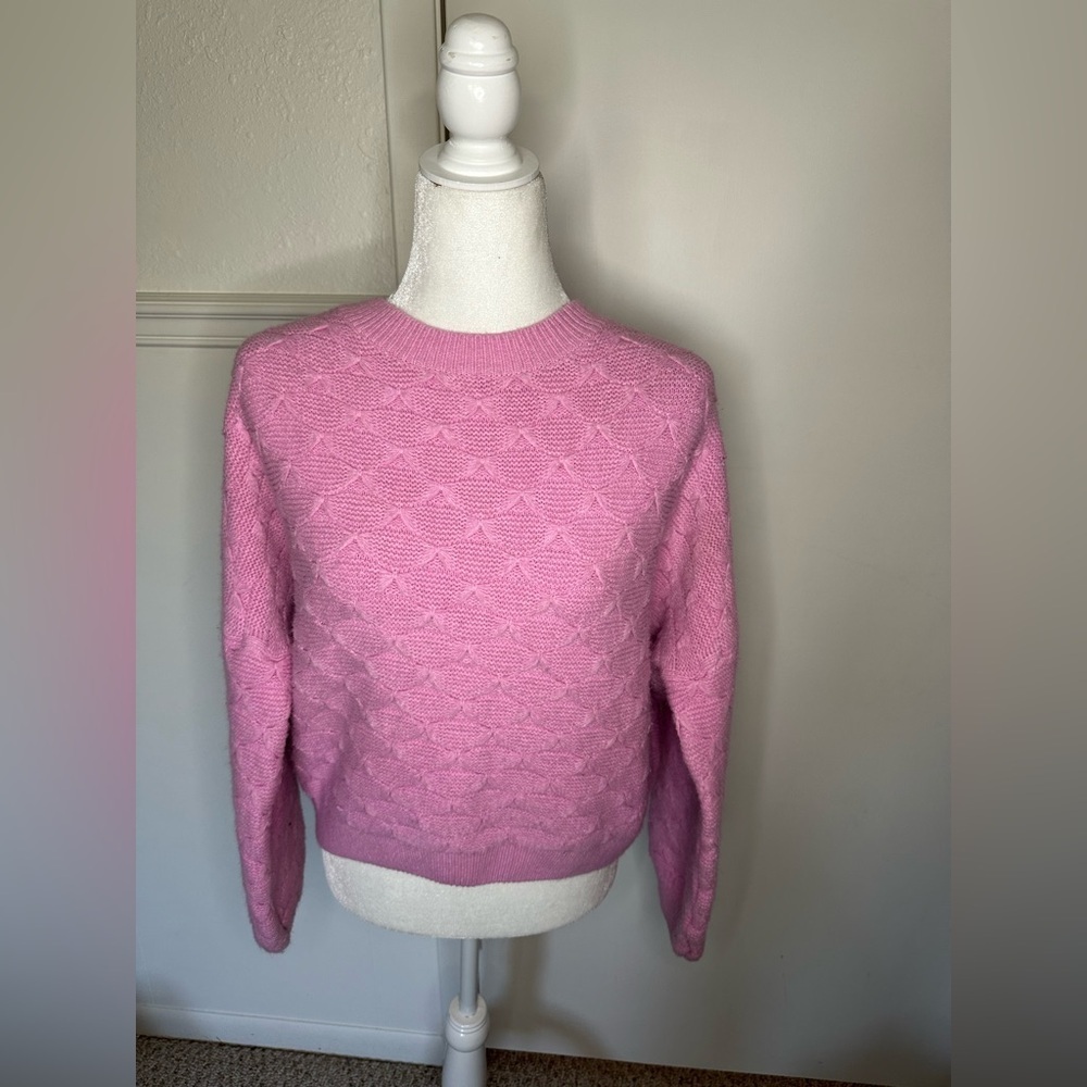 &merci Pink Crew Neck Sweater with Subtle Knit Pattern size S